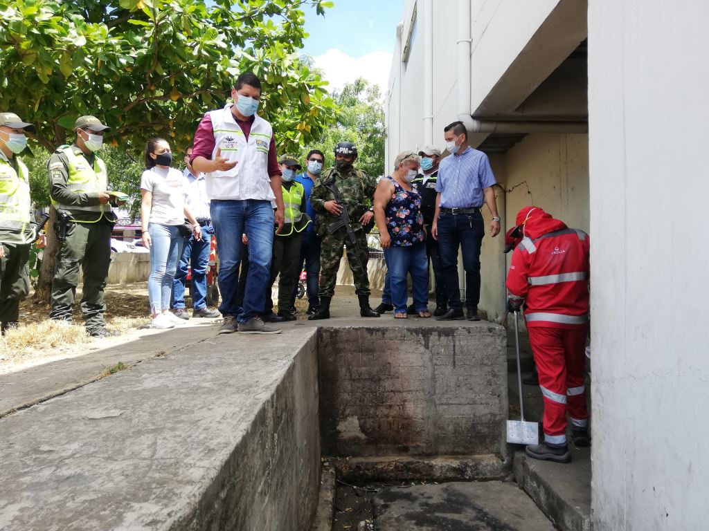 ALCALDÍA LE CIERRA LOS ESPACIOS A LA INSEGURIDAD EN LOS ENTORNOS DEL POLICLÍNICO DE ATALAYA ALCALDÍA LE CIERRA LOS ESPACIOS A LA INSEGURIDAD EN LOS ENTORNOS DEL POLICLÍNICO DE ATALAYA