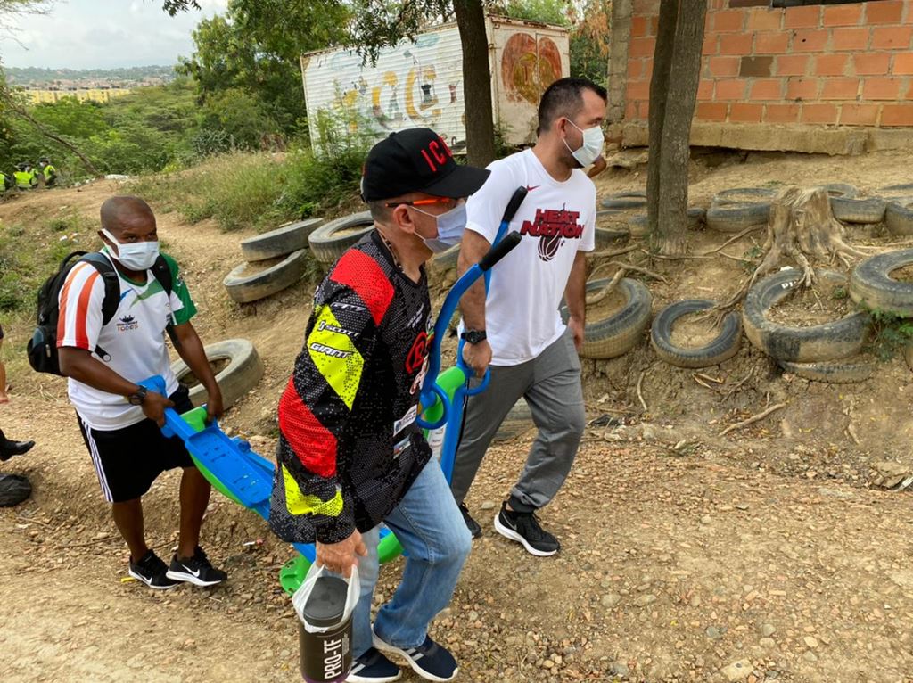 ES LA PRIMERA VEZ QUE UN ALCALDE VISITA EL BARRIO CARACOLES ES LA PRIMERA VEZ QUE UN ALCALDE VISITA EL BARRIO CARACOLES