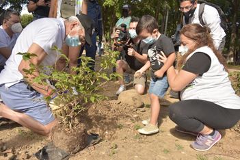 EMOTIVA JORNADA “LO JURO, UN VOTO, UN ÁRBOL” EMOTIVA JORNADA “LO JURO, UN VOTO, UN ÁRBOL”