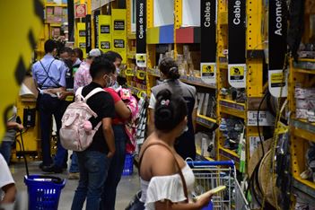 JORNADA DE “DÍA SIN IVA” REACTIVÓ DIVERSOS SECTORES DE LA ECONOMÍA EN LA CIUDAD DE CÚCUTA JORNADA DE “DÍA SIN IVA” REACTIVÓ DIVERSOS SECTORES DE LA ECONOMÍA EN LA CIUDAD DE CÚCUTA