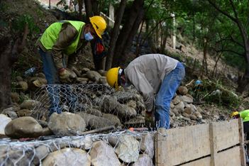 OBRA DE GAVIONES SOBRE LA AUTOPISTA DE JUAN ATALAYA PRESENTA UN AVANCE DEL 82% OBRA DE GAVIONES SOBRE LA AUTOPISTA DE JUAN ATALAYA PRESENTA UN AVANCE DEL 82%